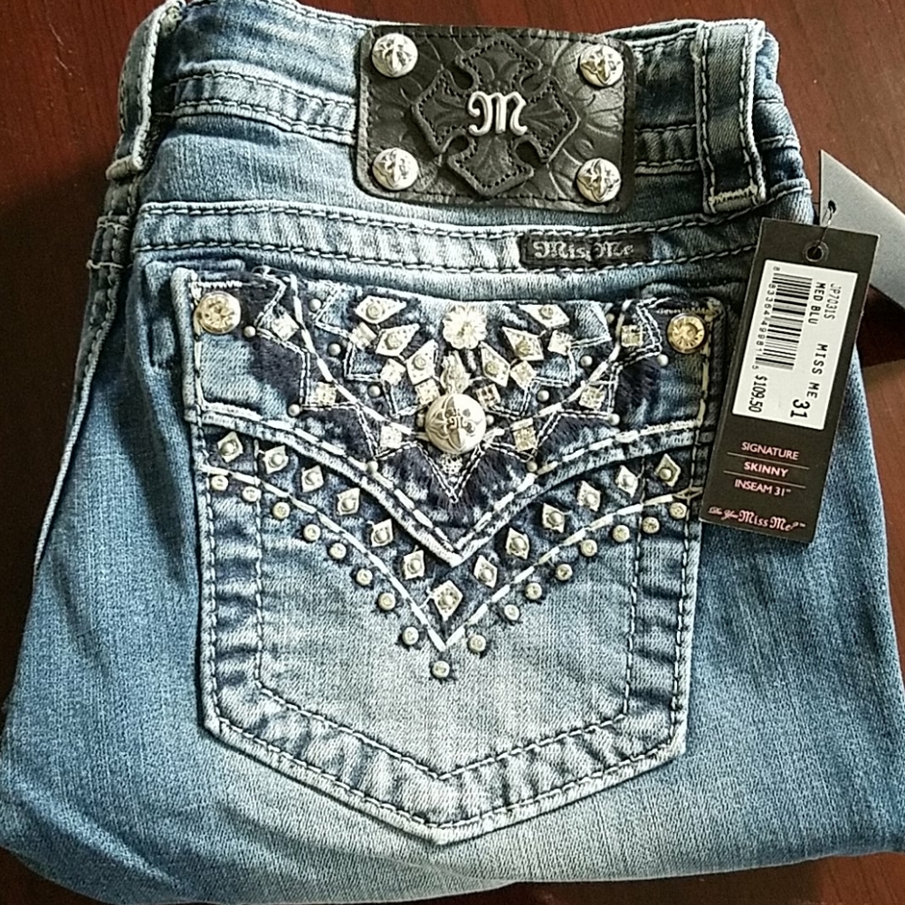 NWT Miss Me Skinnies 31